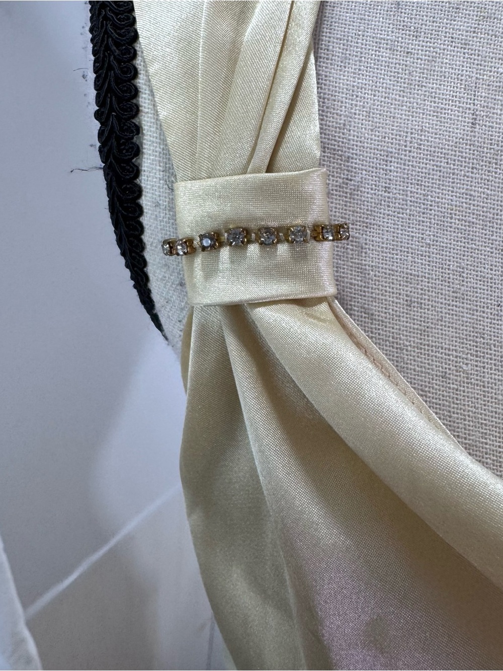 Vintage Liz Claiborne Ivory Satin Drop Waist Midi Dress – Size 12 - Picture 4 of 10